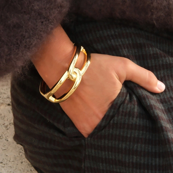 Sztywna bransoletka ze złoconych grubych ogniw. SPLOT ŚWIATŁA