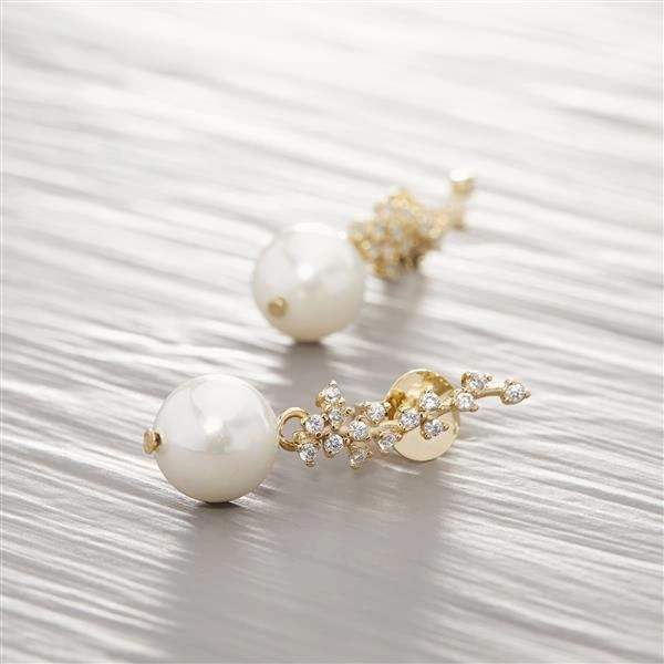 Wiszące kolczyki z cyrkoniami i perłowymi kulkamii. ŚWIATŁO SŁONECZNE