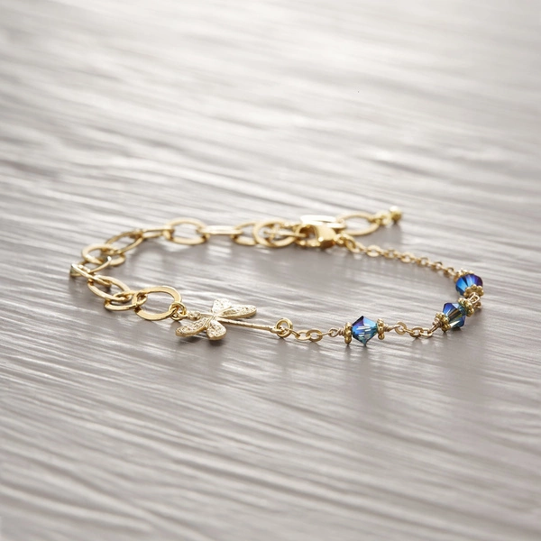 Pozłacana bransoletka z kryształkami i motylkiem. BUDZĘ SIĘ RADOSNA