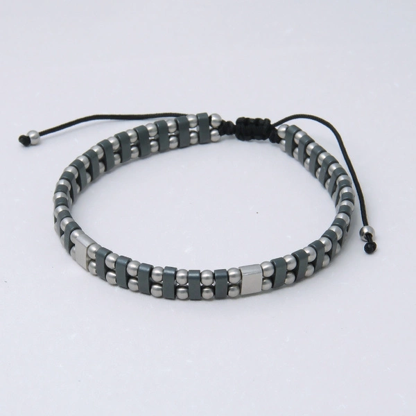 Bransoletka z koralików z hematytu i elementów ze stali. STAL I STYL