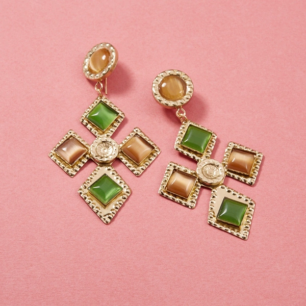 Pozłacane kolczyki w formie krzyży z kryształami. SZTUKA BIZANTYJSKA