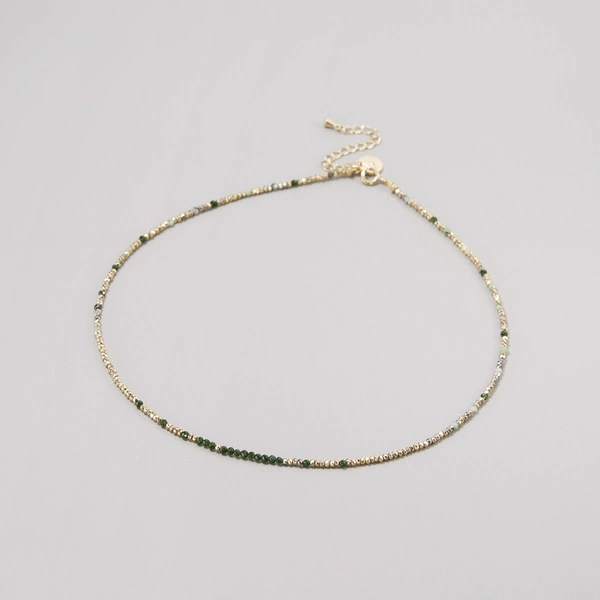 Naszyjnik z czarnych spineli i złotych paciorków Miyuki. NICOLE