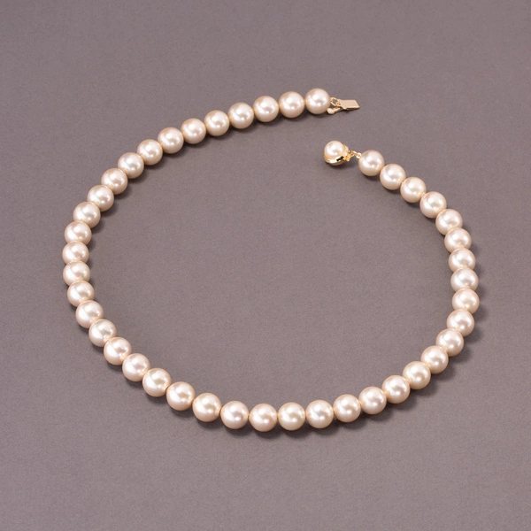 Naszyjnik ze szklanych pereł Majorka w kolorze szampana. SUBTELNA POŚWIATA