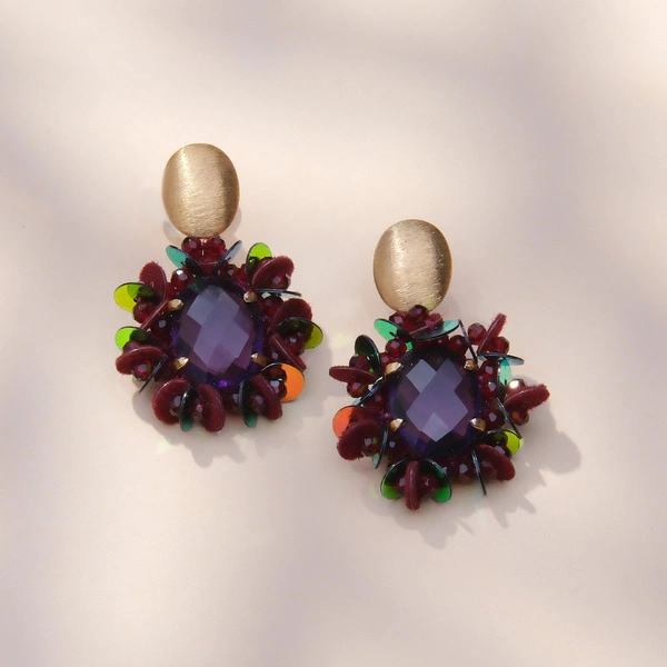 Złocone kolczyki z różowym kryształem i cekinami. UPOJNE CHWILE