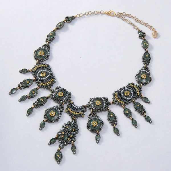 Naszyjnik z zielono-żółtymi dekorami z perłami. PONTE DI RIALTO
