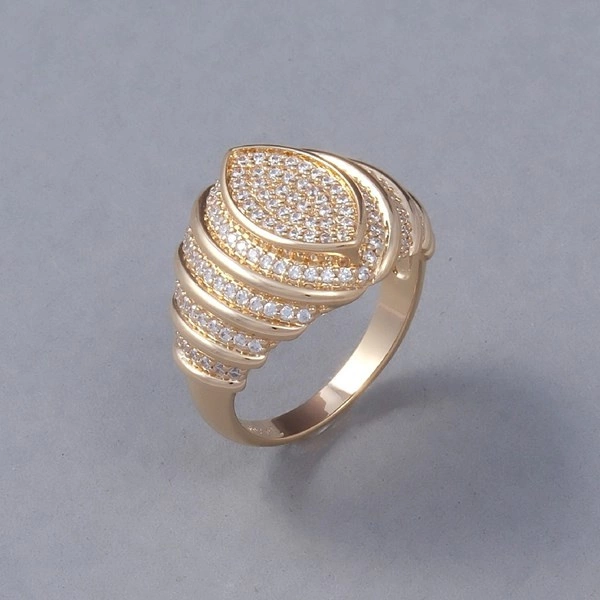 Duży pozłacany pierścionek z dekorem z cyrkoniami. PASSAGE DE PRINCES