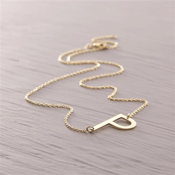 Złoty wisiorek na łańcuszku z zawieszką z literką P.  P - PIĘKNA