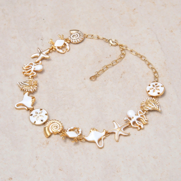 Krótki, biało-złoty naszyjnik z motywami morskimi. MORSKIE OPOWIEŚCI