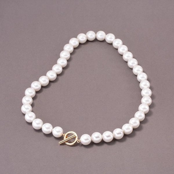 Naszyjnik ze szklanych pereł Majorka z zapięciem toggle. W OBJĘCIACH POŚWIATY