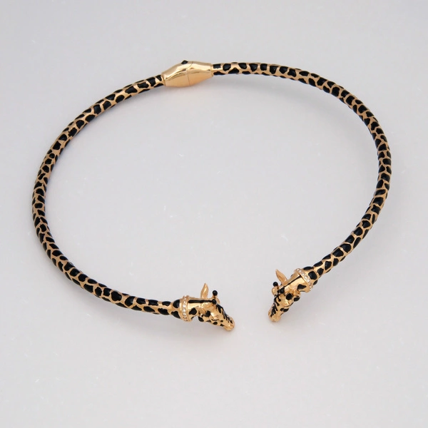 Sztywny pozłacany naszyjnik z głowami żyraf z cyrkoniami. DŁUUUGA SZYJA