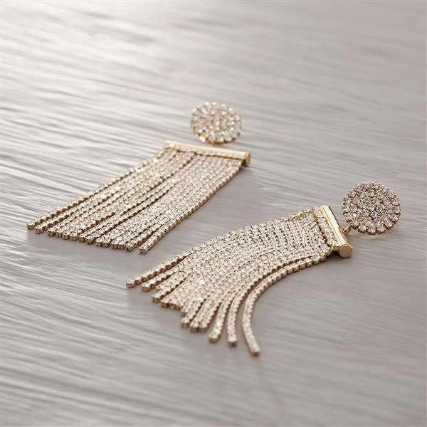 Długie, wiszące kolczyki z kilku sznurów cyrkonii. BLASK I LUKSUS