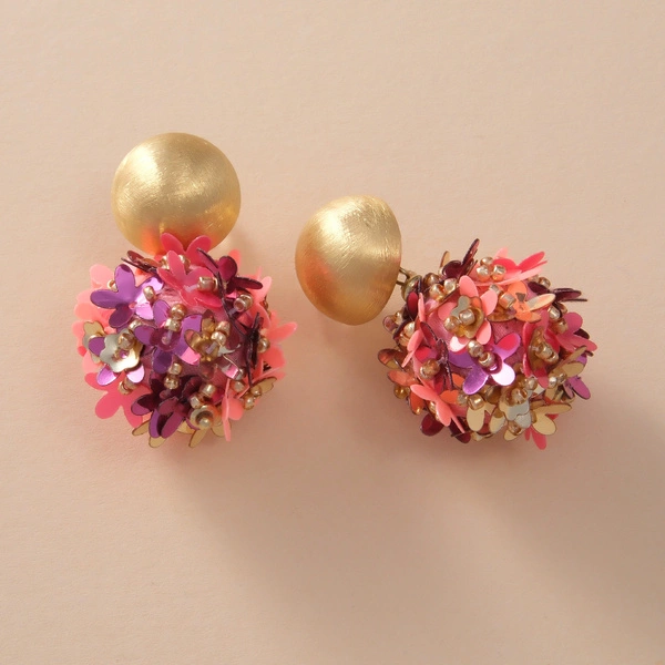 Wiszące kolczyki kule z kwiatkami w różnych kolorach. BUKIET ZMYSŁÓW
