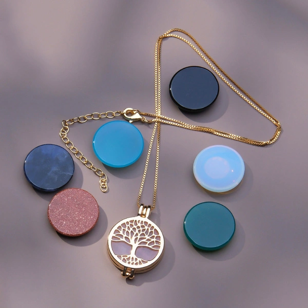 Złocony wisiorek z drzewem i 7 wymiennymi kamieniami. SZCZĘŚLIWA LICZBA