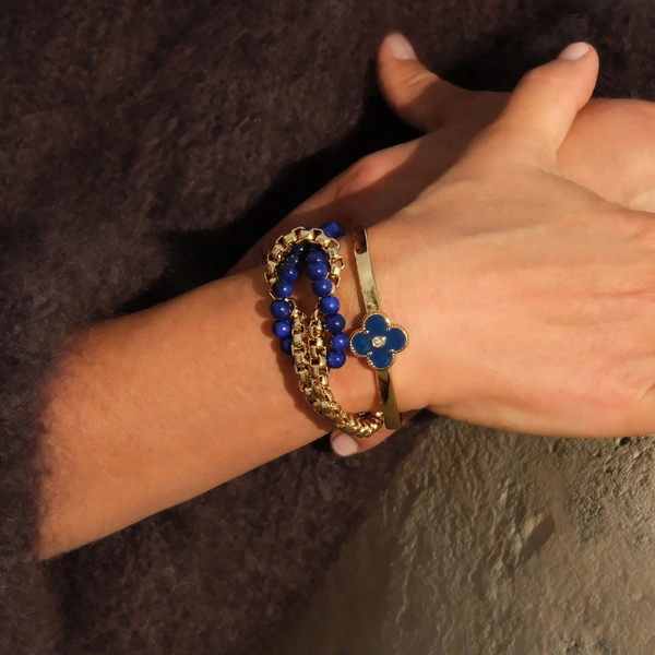 Złocona bransoletka z kwiatem w granacie z cyrkonią. GRANADA AL SOL