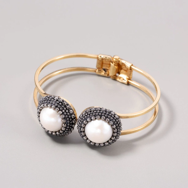 Bransoletka z perłami i diamentowymi łańcuszkami. PERŁY W GNIAZDACH