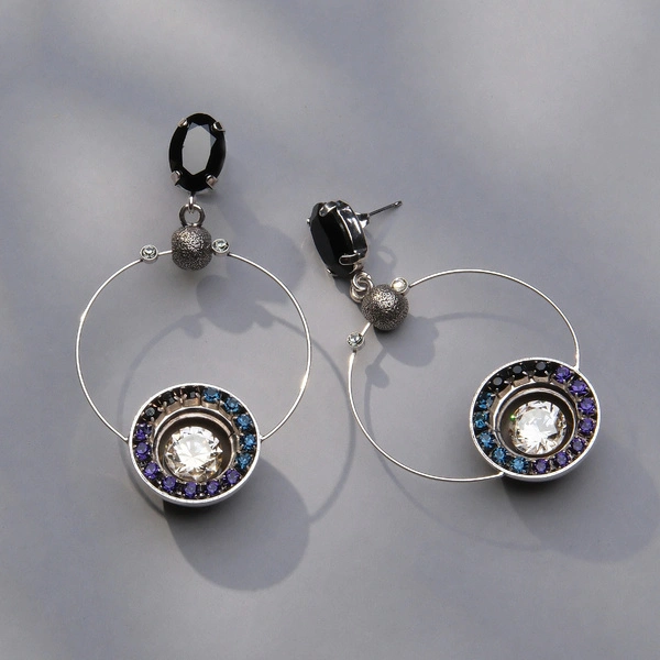 Srebrzone kolczyki koła z kolorowymi kryształkami. ŚWIETLISTY KRĄG