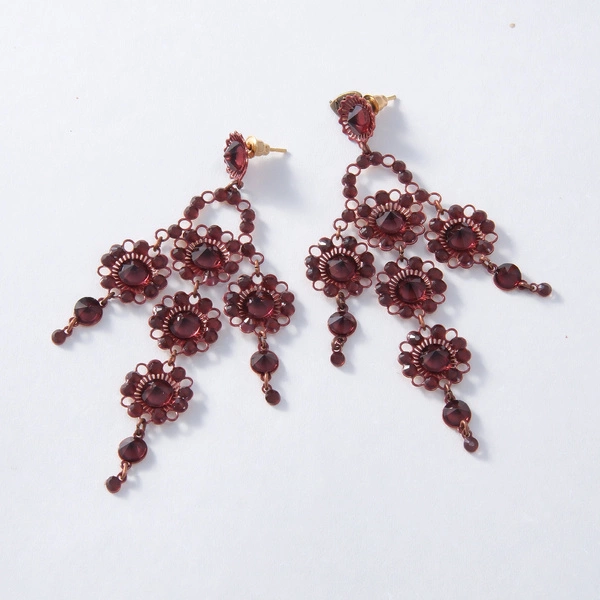 Kolczyki z motywem kwiatów z kryształami w tonie cabernet.  LOT ANIOŁA