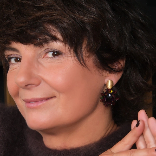 Złocone kolczyki z różowym kryształem i cekinami. UPOJNE CHWILE