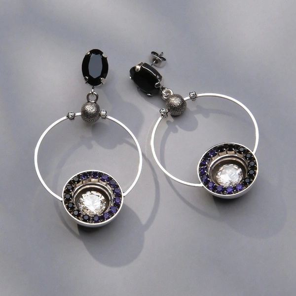 Srebrzone kolczyki koła z kryształkami w czerni i fiolecie. KOSMICZNA OTCHŁAŃ
