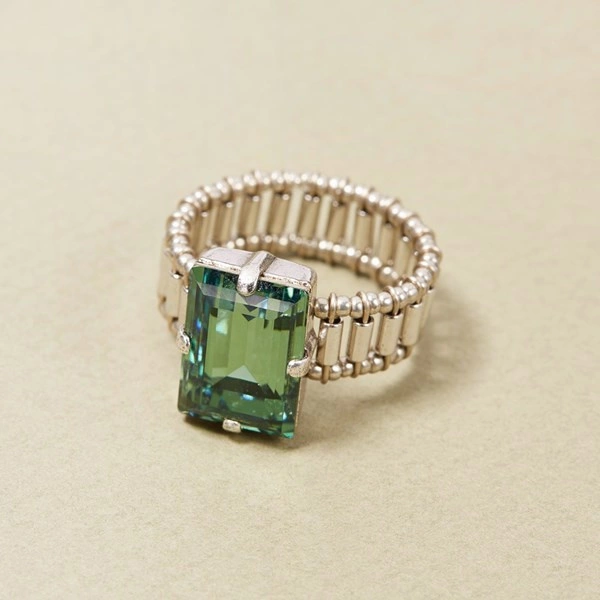 Pierścionek z koralików na gumce z zielonym kryształem. GIMME GIMME