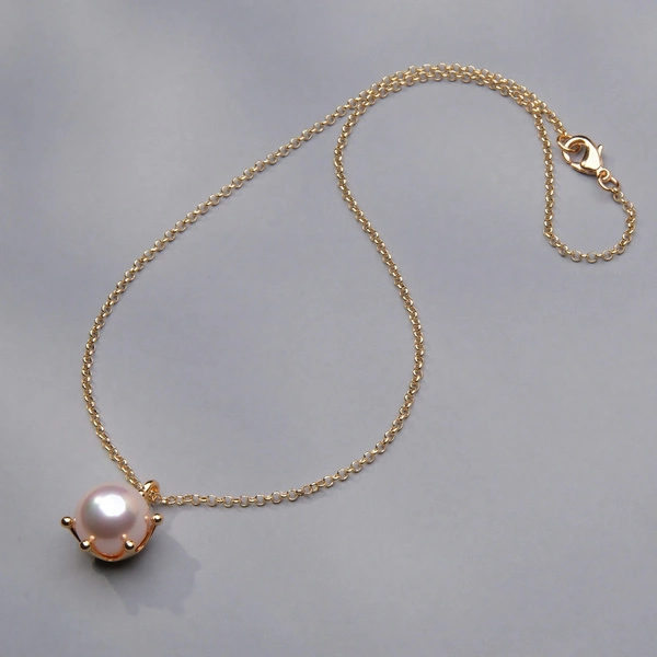 Złocony naszyjnik ze szklaną perłą w delikatnym różu. MORSKIE MARZENIA