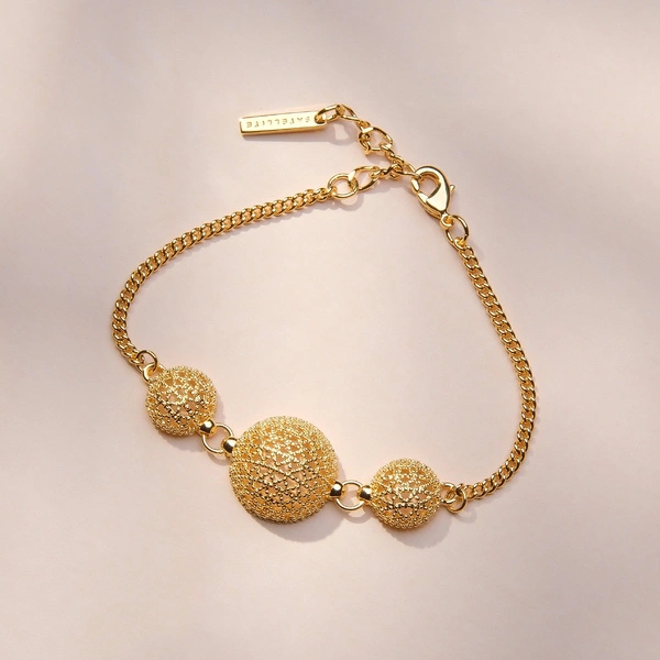 Złocona bransoletka na łańcuszku z ażurowymi półkulami. AŻUR MON AMOUR 