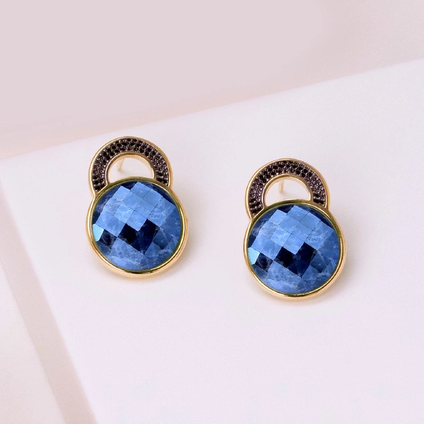 Pozłacane kolczyki z czarnym rodem i perłowym sodalitem. LUSTRA PRAWDY