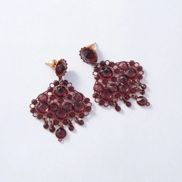 Kolczyki z motywem kwiatów z kryształami w tonie cabernet. LUCE DEL NORD