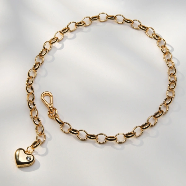 Krótki złocony naszyjnik na łańcuchu z pełnym sercem. ZOSTAJE NA MNIE