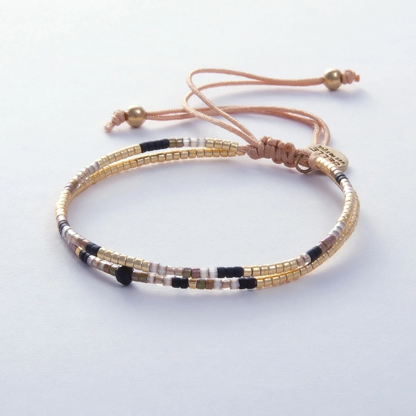 Bransoletka z paciorków Miyuki z akcentem z onyksu. MADAME NOIR