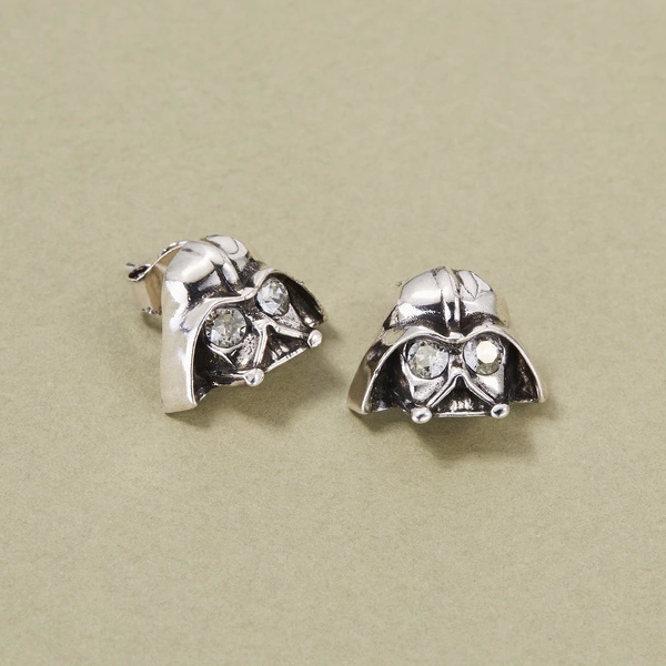 Posrebrzane kolczyki wkrętki z przezroczystymi kryształkami. DARTH VADER