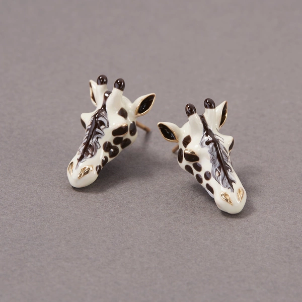 Kolczyki wkrętki z emaliowaną głową żyrafy. SIĘGAJ WYŻEJ