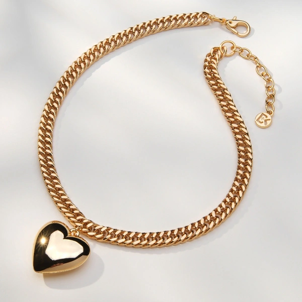 Krótki złocony naszyjnik na pancerce z pełnym sercem. SAMA SOBIE