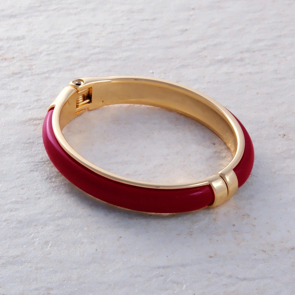 Złocona bransoleta z dekorem z akrylu w kolorze cabernet. WINNICE LA RIOJA