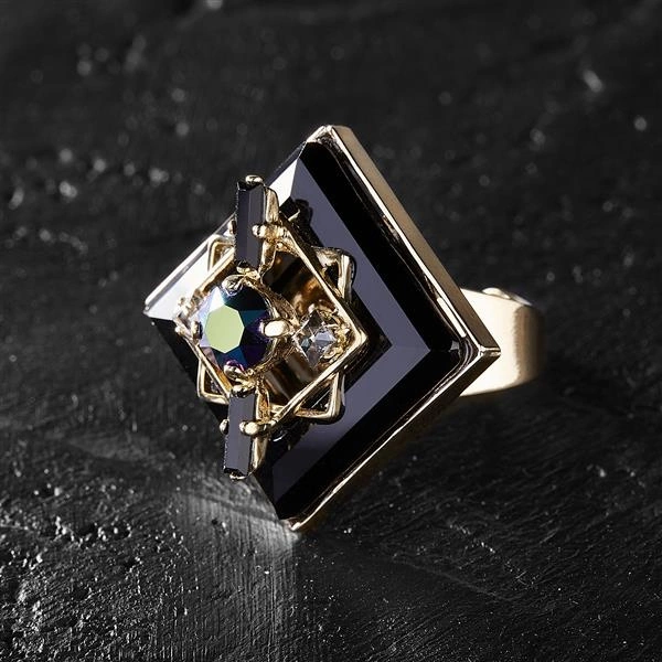 Geometryczny pierścień z kryształkami Swarovskiego. GAINSBOURG