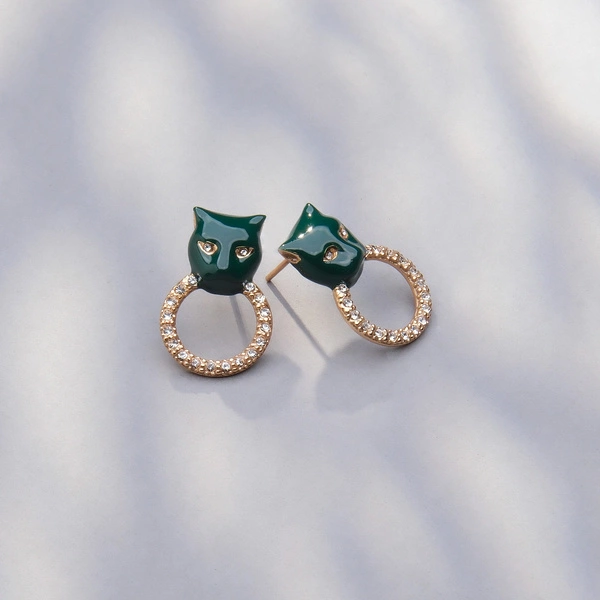 Złocone kolczyki z głową zielonej pantery z ringiem. PANTERA VERDE