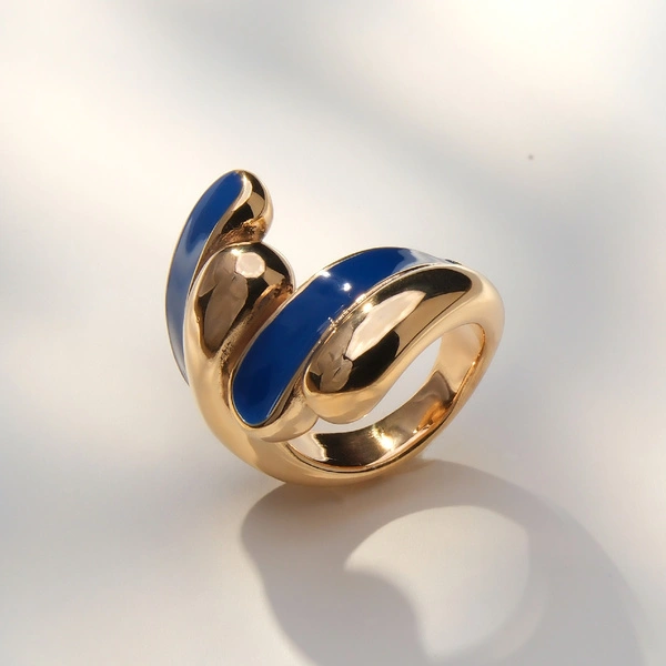 Złocony pierścionek z akcentami z kobaltowej emalii. KOBALTOWA NOC