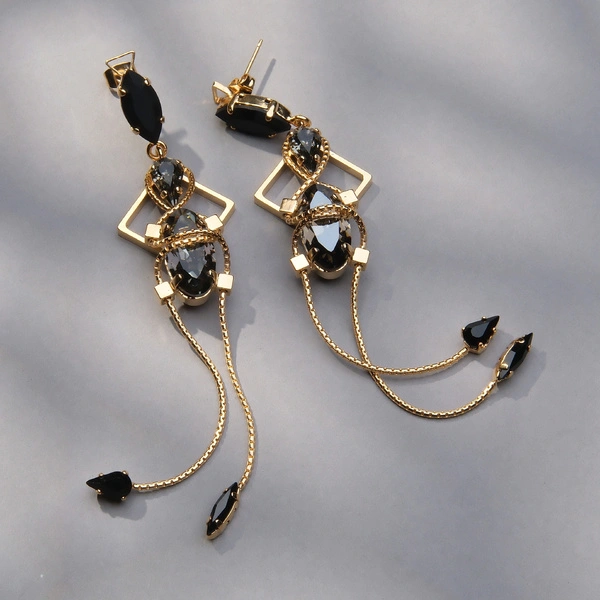 Kolczyki z kryształami w tonach czerni i szarego diamentu. CZARNA LALECZKA 