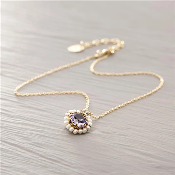 Wiktoriański wisiorek z lawendowym kryształkiem . ZAKOCHANA