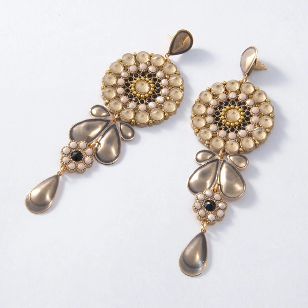 Kolczyki rozety z kryształów i pereł ze złoconymi kroplami. SOLE SUL CANALE