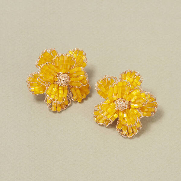 Kolczyki kwiaty z żółtych koralików. IDZIE LATO